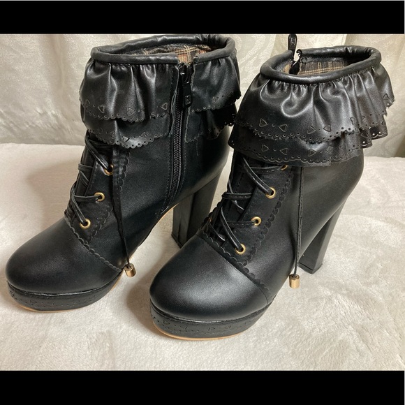 Black Booties w heart detail - Picture 5 of 9